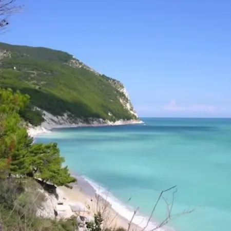 The Cherry House, Monterosa Appartement Petritoli