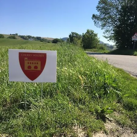 The Cherry House, Monterosa Appartement Petritoli